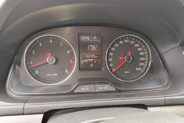 Used Volkswagen Lavida 2013 Revised Version 1.4 TSI DSG Comfort Edition Odometer Close Up