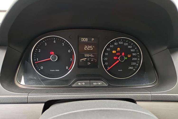 Used Volkswagen Lavida 2013 Revised Version 1.4 TSI DSG Comfort Edition Odometer Close Up