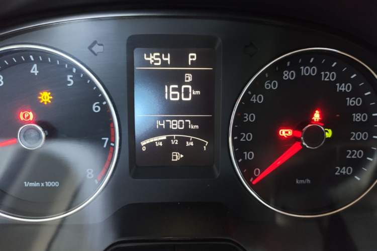 Used Volkswagen Lavida 2013 Revised Version 1.4 TSI DSG Luxury Edition Odometer Close Up