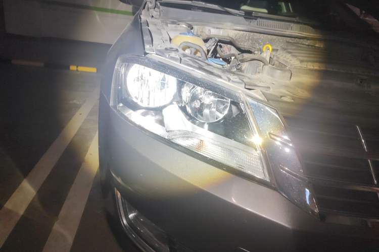 Used Volkswagen Lavida 2013 Restyled Classic 1.6L Automatic Comfort Edition Right Front Headlight