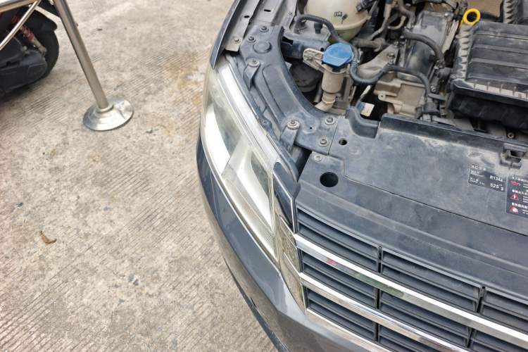 Used Volkswagen Lavida 2013 Revised Classic 1.6L Automatic Fashion Edition Right Front Headlight