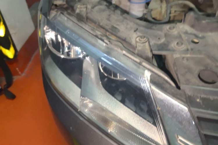 Used Volkswagen Lavida 2013 Restyled Classic 1.6L Automatic Comfort Edition Right Front Headlight