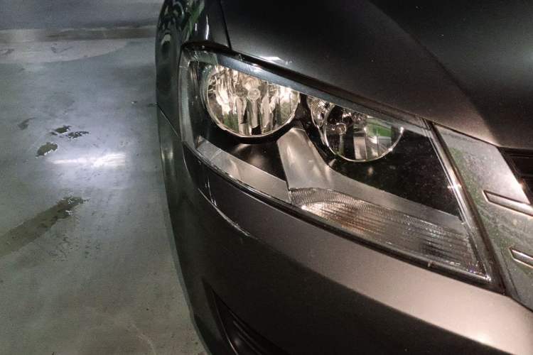 Used Volkswagen Lavida 2013 1.6L Automatic Fashion Edition Right Front Headlight