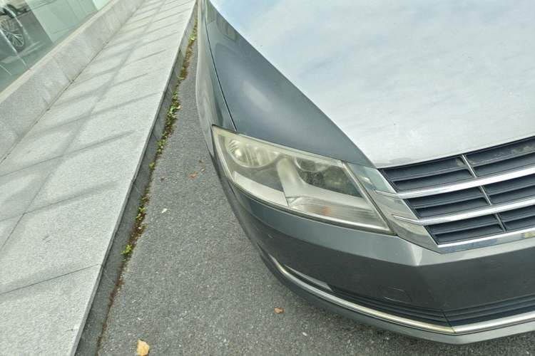Used Volkswagen Lavida 2013 Restyled Classic 1.6L Manual Comfort Edition Right Front Headlight