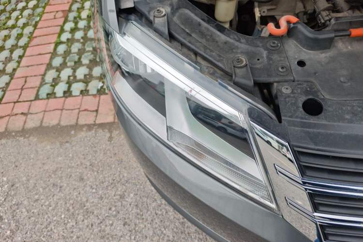 Used Volkswagen Lavida 2013 Revised Version 1.6L Automatic Luxury Edition Right Front Headlight