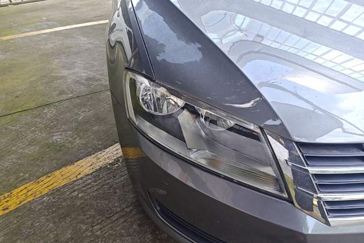 Used Volkswagen Lavida 2013 Revised Classic 1.6L Automatic Fashion Edition Right Front Headlight