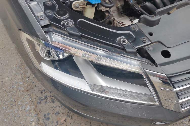 Used Volkswagen Lavida 2013 Restyled Classic 1.6L Manual Comfort Edition Right Front Headlight