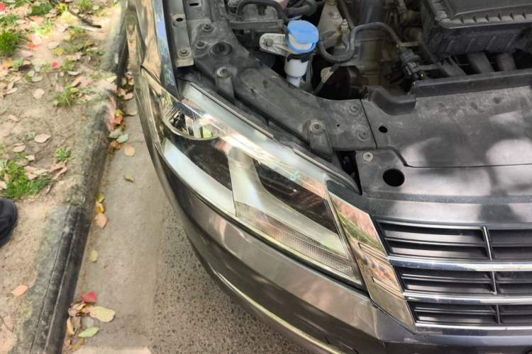 Used Volkswagen Lavida 2013 Restyled Classic 1.6L Manual Comfort Edition Right Front Headlight