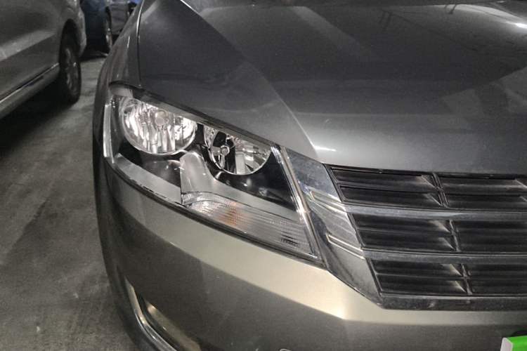 Used Volkswagen Lavida 2013 Revised Classic 1.6L Automatic Fashion Edition Right Front Headlight