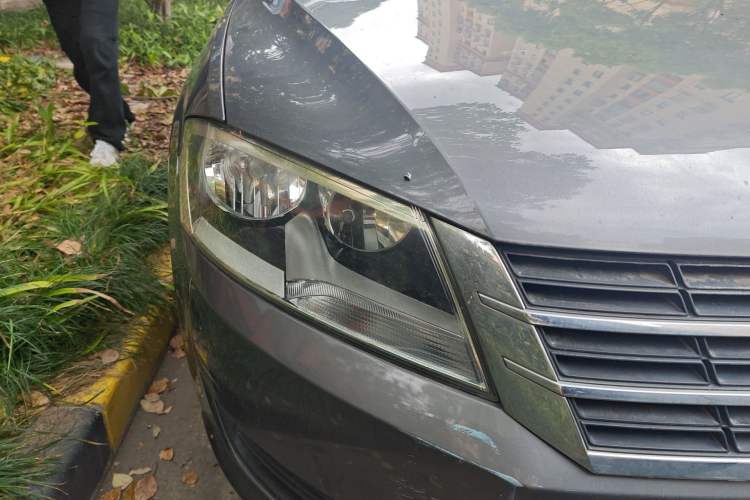 Used Volkswagen Lavida 2013 Revised Classic 1.6L Manual Fashion Edition Right Front Headlight