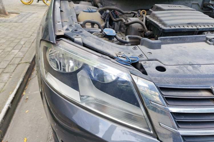 Used Volkswagen Lavida 2013 Restyled Classic 1.6L Manual Comfort Edition Right Front Headlight