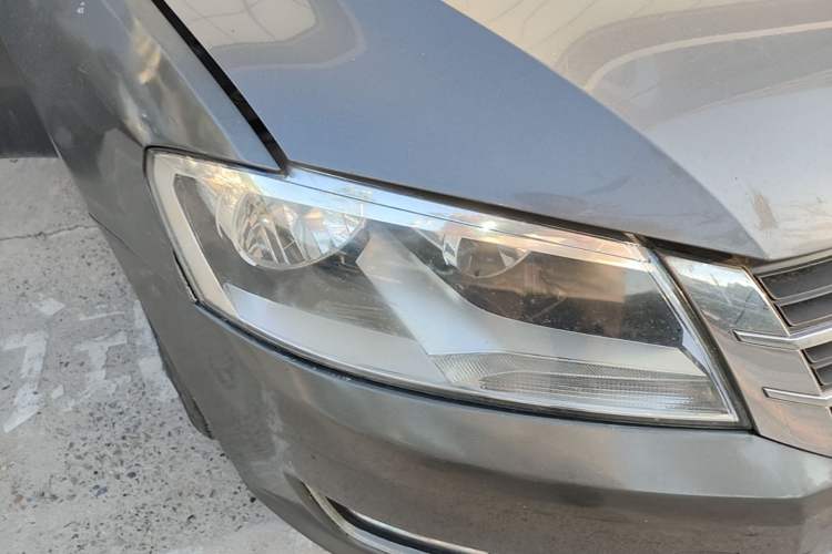 Used Volkswagen Lavida 2013 Revised Version 1.4 TSI DSG Comfort Edition Right Front Headlight