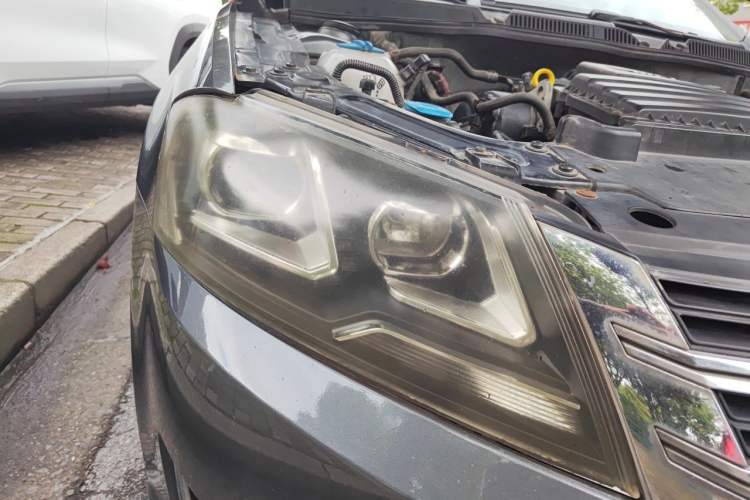 Used Volkswagen Lavida 2013 Restyled Classic 1.6L Automatic Comfort Edition Right Front Headlight