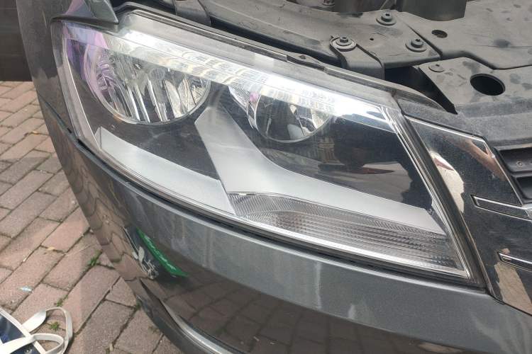 Used Volkswagen Lavida 2013 Revised Version 1.6L Automatic Luxury Edition Right Front Headlight