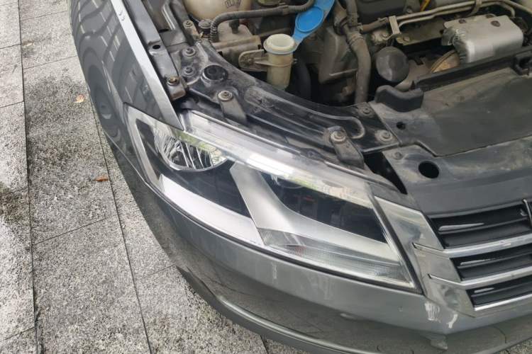 Used Volkswagen Lavida 2013 1.4TSI DSG Comfort Edition Right Front Headlight