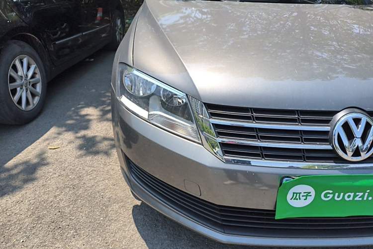 Used Volkswagen Lavida 2013 Revised Classic 1.6L Automatic Fashion Edition Right Front Headlight