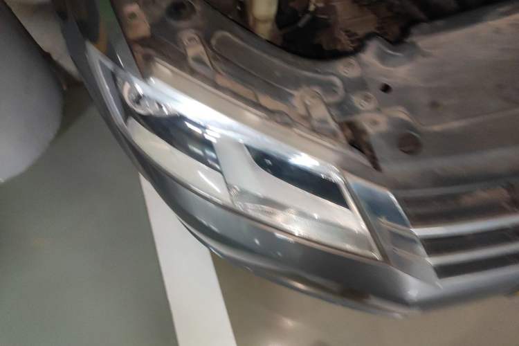 Used Volkswagen Lavida 2013 Revised Classic 1.6L Automatic Fashion Edition Right Front Headlight