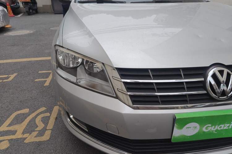 Used Volkswagen Lavida 2013 Restyled Classic 1.6L Manual Comfort Edition Right Front Headlight