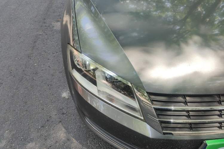 Used Volkswagen Lavida 2013 1.6L Manual Fashion Edition Right Front Headlight
