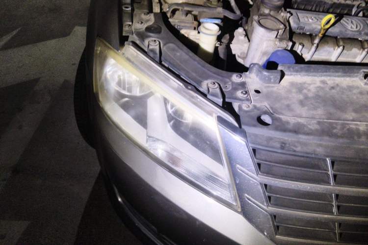Used Volkswagen Lavida 2013 1.6L Manual Comfort Edition Right Front Headlight