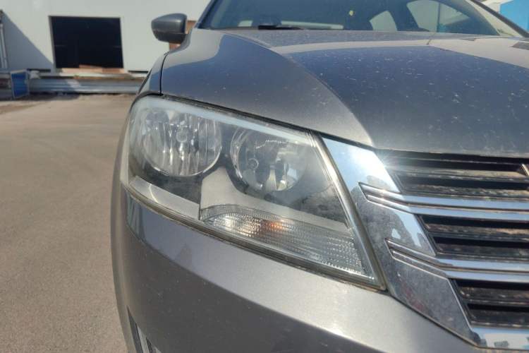 Used Volkswagen Lavida 2013 1.6L Automatic Comfort Edition Right Front Headlight