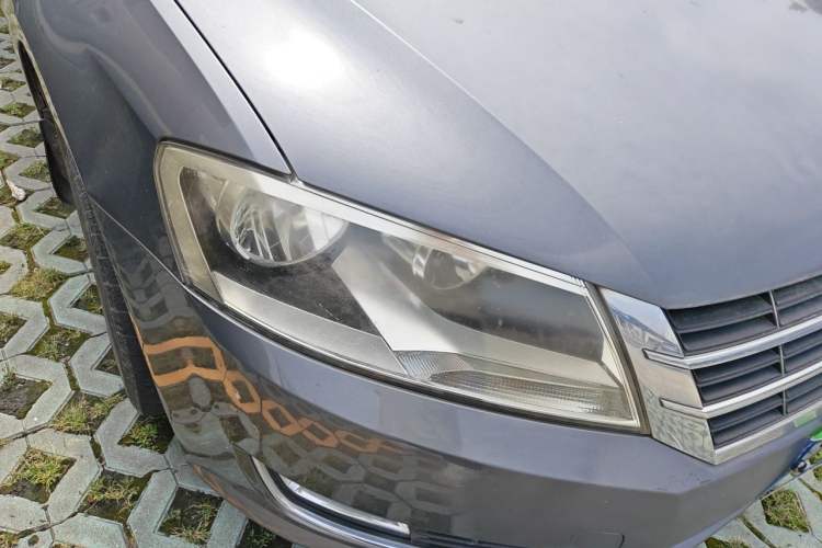Used Volkswagen Lavida 2013 1.6L Manual Comfort Edition Right Front Headlight
