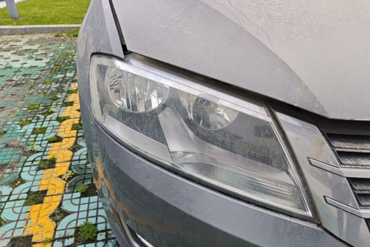 Used Volkswagen Lavida 2013 Revised Version 1.4 TSI DSG Comfort Edition Right Front Headlight