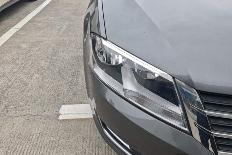 Used Volkswagen Lavida 2013 1.4TSI DSG Comfort Edition Right Front Headlight