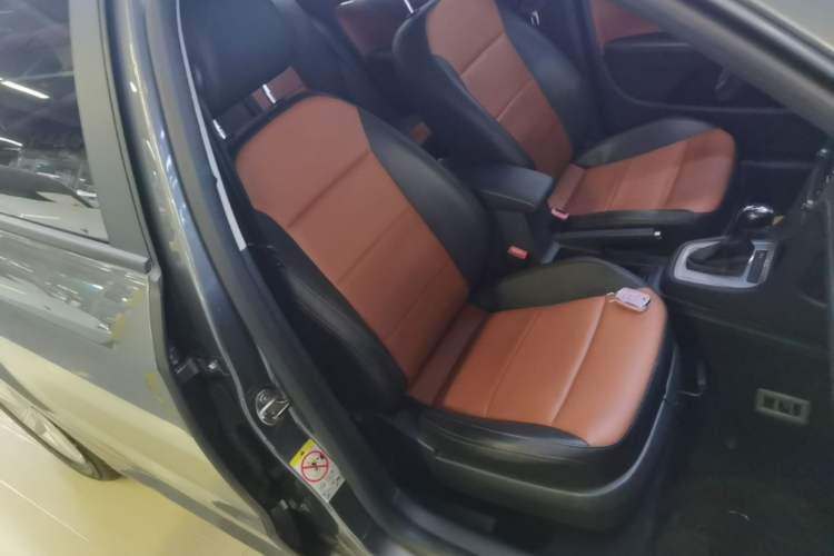 Used Volkswagen Lavida 2013 Revised Classic 1.6L Automatic Fashion Edition Right Front Seat