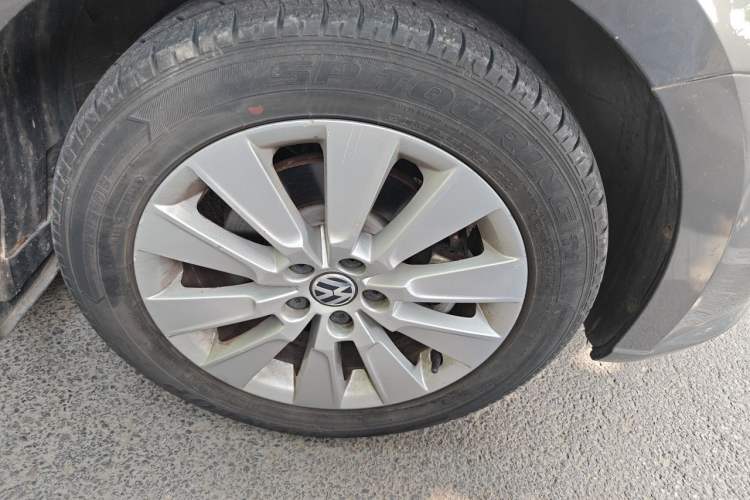 Used Volkswagen Lavida 2013 Restyled Classic 1.6L Automatic Comfort Edition Right Front Wheel Hub