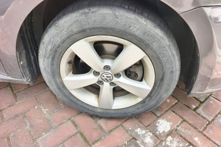 Used Volkswagen Lavida 2013 Revised Classic 1.6L Manual Fashion Edition Right Front Wheel Hub