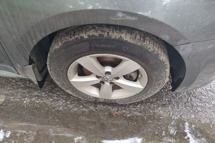 Used Volkswagen Lavida 2013 Revised Classic 1.6L Manual Fashion Edition Right Front Wheel Hub