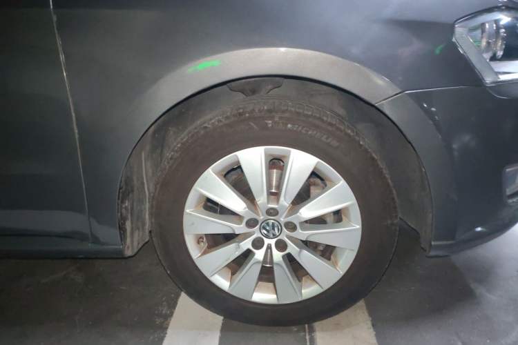 Used Volkswagen Lavida 2013 Revised Version 1.4 TSI DSG Comfort Edition Right Front Wheel Hub