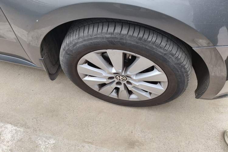 Used Volkswagen Lavida 2013 Revised Version 1.4 TSI DSG Comfort Edition Right Front Wheel Hub