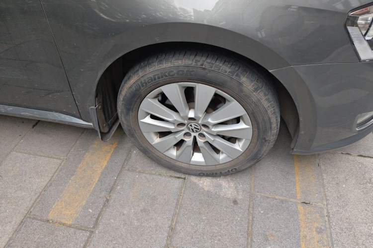 Used Volkswagen Lavida 2013 1.4TSI DSG Comfort Edition Right Front Wheel Hub
