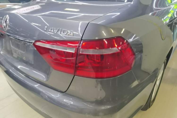 Used Volkswagen Lavida 2013 Revised Classic 1.6L Automatic Fashion Edition Right Rear Taillight