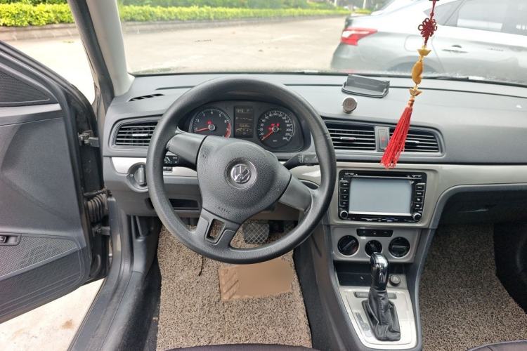 Used Volkswagen Lavida 2013 Revised Classic 1.6L Automatic Fashion Edition Steering Wheel