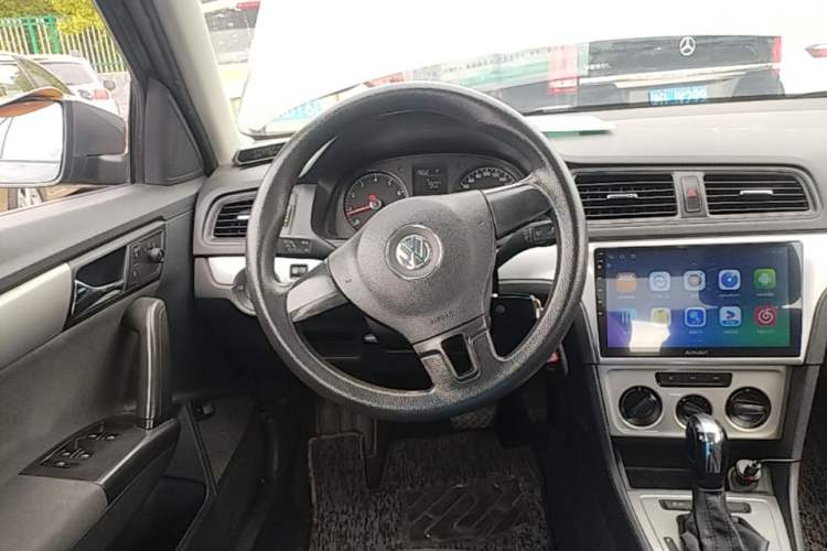 Used Volkswagen Lavida 2013 1.6L Automatic Fashion Edition Steering Wheel