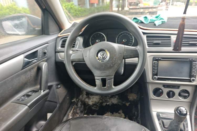 Used Volkswagen Lavida 2013 Restyled Classic 1.6L Manual Comfort Edition Steering Wheel