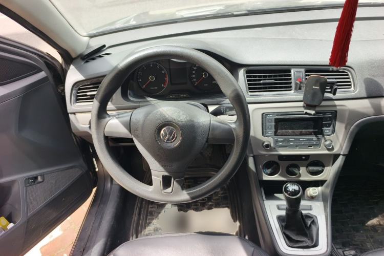 Used Volkswagen Lavida 2013 Revised Classic 1.6L Manual Fashion Edition Steering Wheel