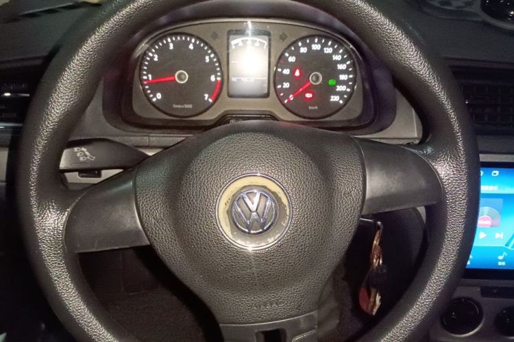Used Volkswagen Lavida 2013 1.6L Automatic Fashion Edition Steering Wheel