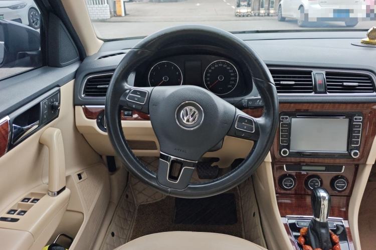 Used Volkswagen Lavida 2013 Revised Version 1.6L Automatic Luxury Edition Steering Wheel