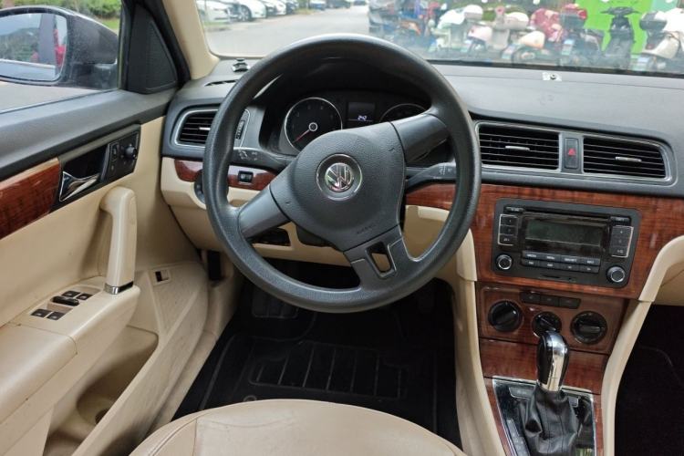 Used Volkswagen Lavida 2013 1.6L Automatic Comfort Edition Steering Wheel