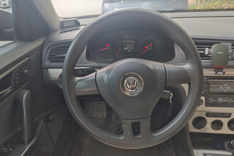 Used Volkswagen Lavida 2013 Revised Classic 1.6L Manual Fashion Edition Steering Wheel