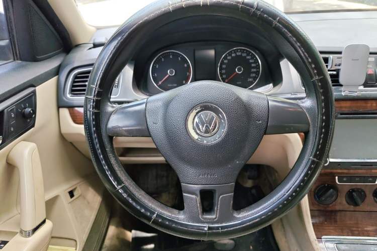 Used Volkswagen Lavida 2013 Restyled Classic 1.6L Manual Comfort Edition Steering Wheel