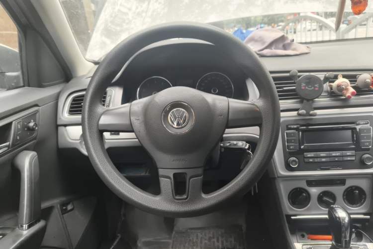 Used Volkswagen Lavida 2013 1.4TSI DSG Comfort Edition Steering Wheel