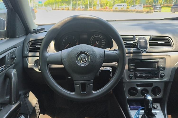 Used Volkswagen Lavida 2013 Revised Classic 1.6L Automatic Fashion Edition Steering Wheel
