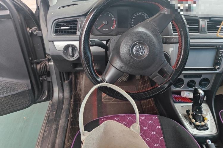 Used Volkswagen Lavida 2013 Revised Classic 1.6L Automatic Fashion Edition Steering Wheel