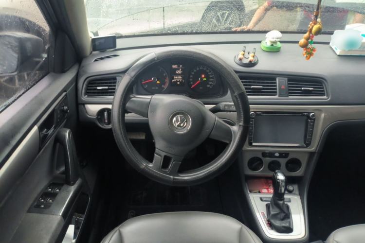 Used Volkswagen Lavida 2013 Revised Classic 1.6L Automatic Fashion Edition Steering Wheel