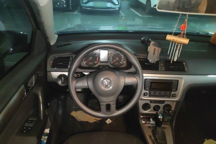 Used Volkswagen Lavida 2013 Revised Classic 1.6L Automatic Fashion Edition Steering Wheel